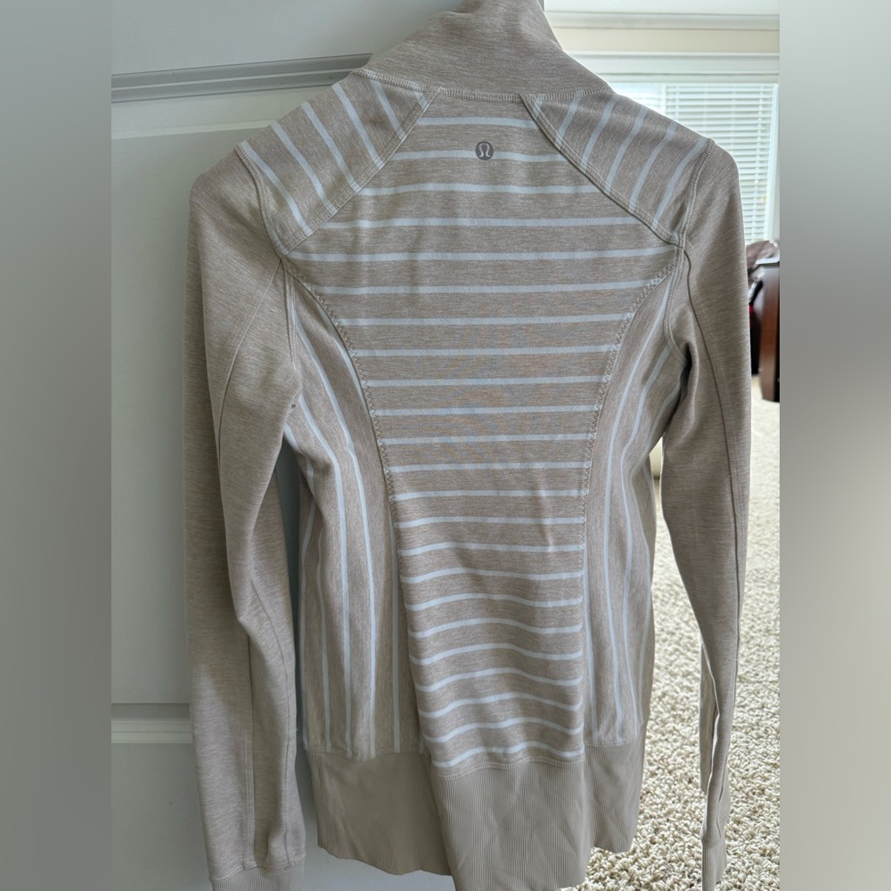 Lululemon Womens Define Jacket Beige/White Striped Jacket Gym Yoga Pilates